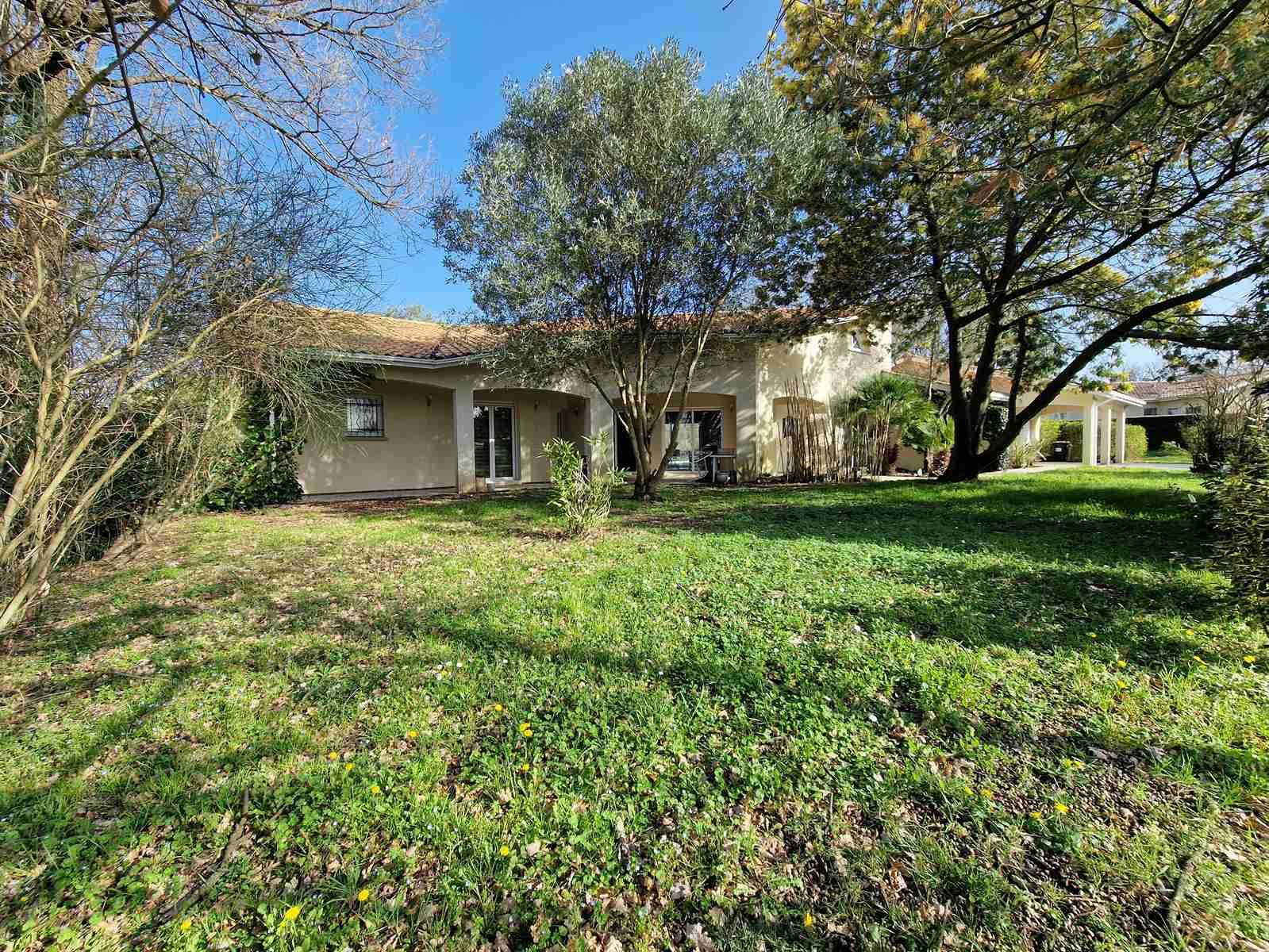 Maison à vendre, 246m², Plassac