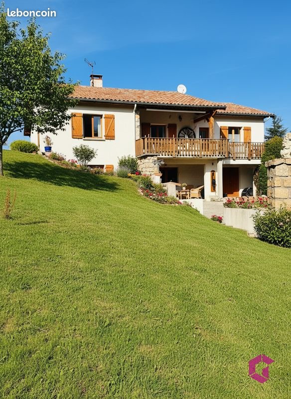 Maison à vendre, 151m², Bourg-Argental