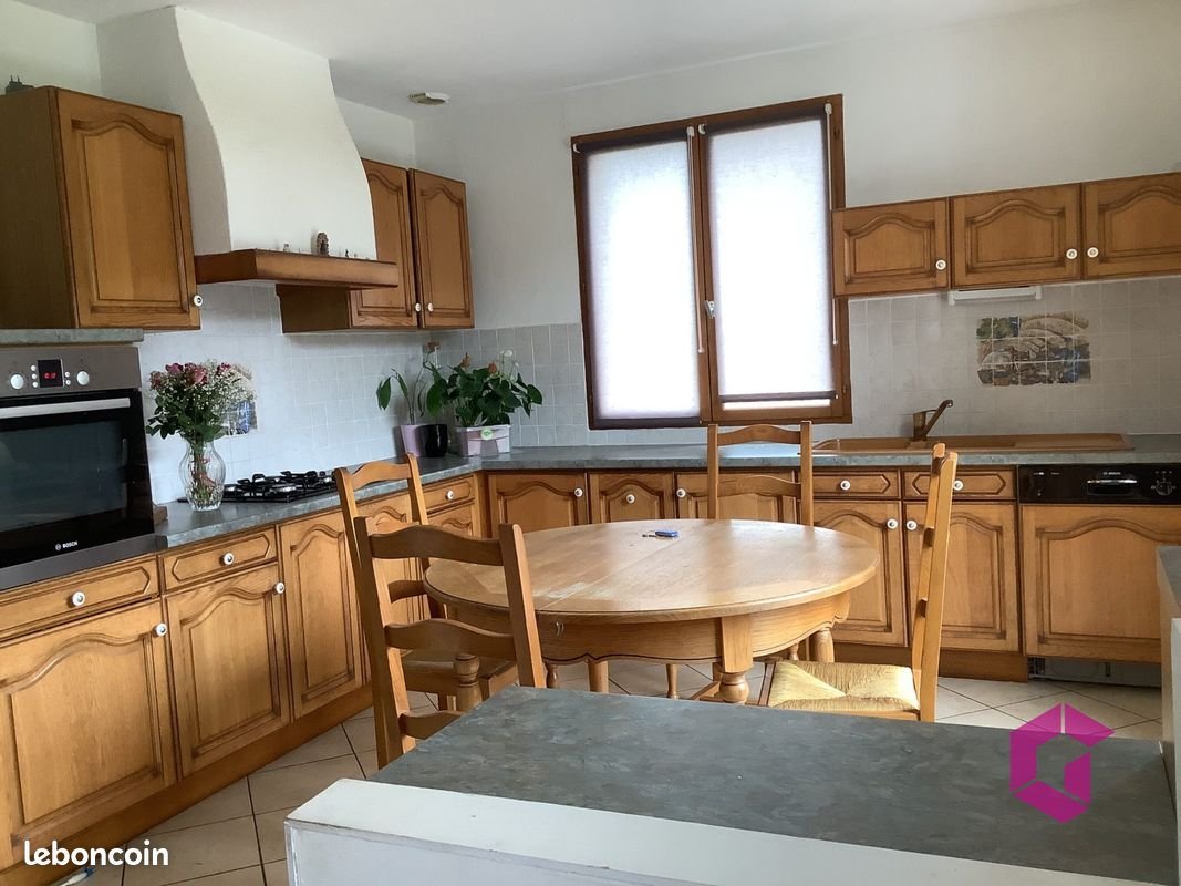 Maison à vendre, 151m², Bourg-Argental