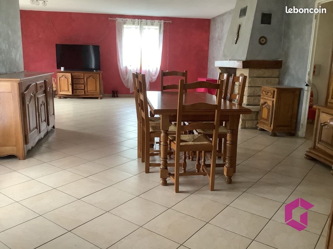 Maison à vendre, 151m², Bourg-Argental