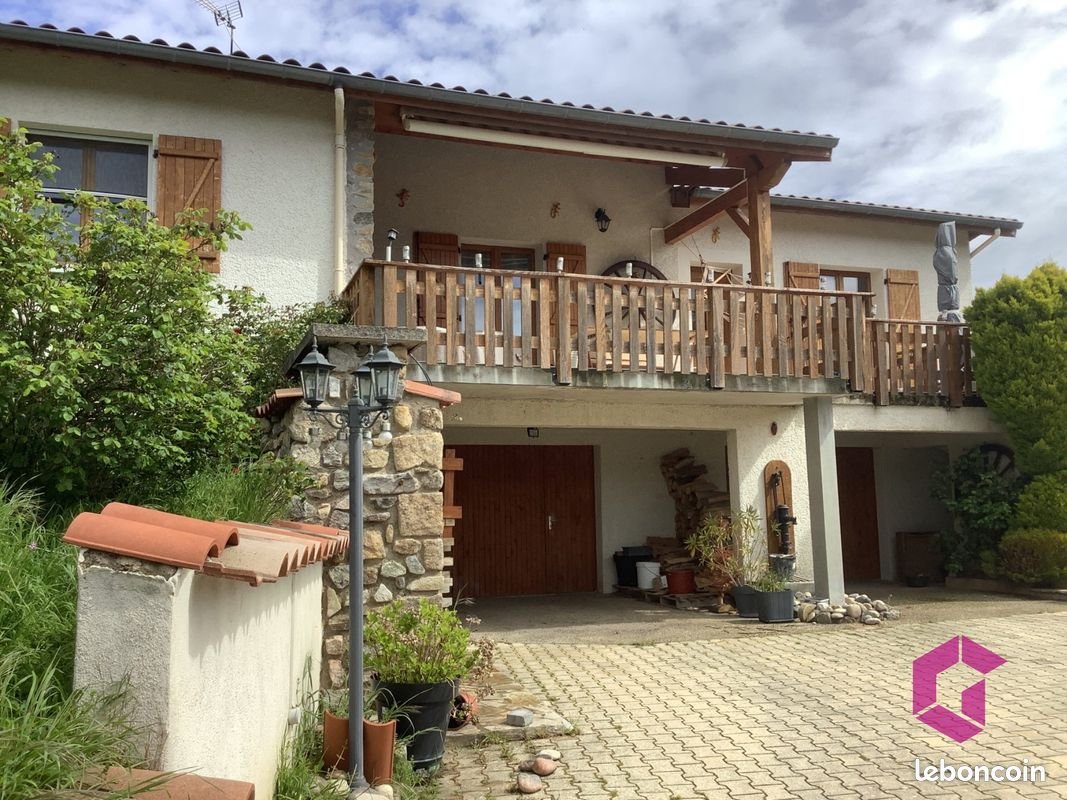 Maison à vendre, 151m², Bourg-Argental