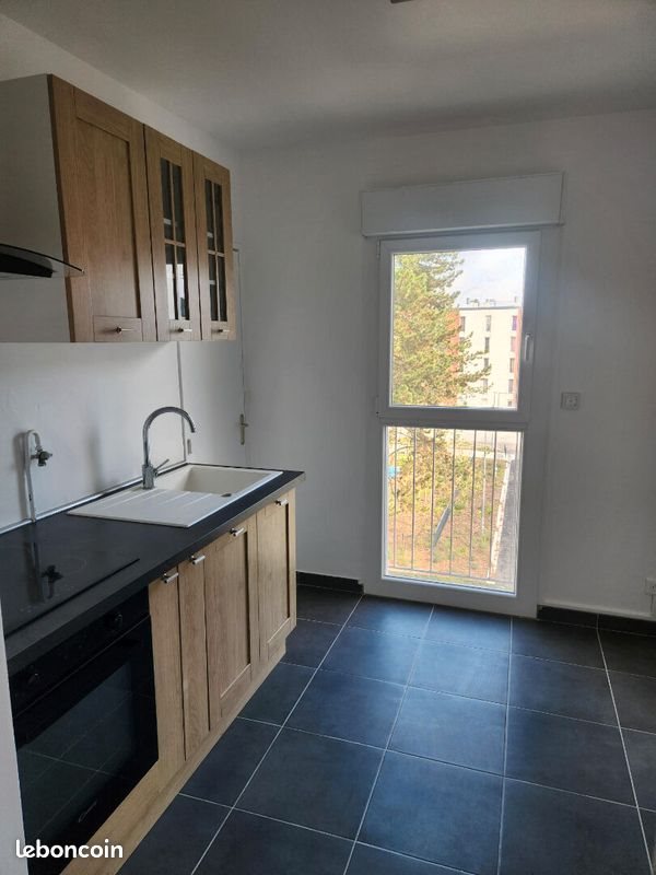 Appartement à louer, 68m², Noyon