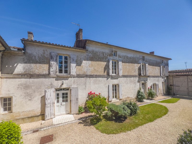 Maison à vendre, 305m², Douzat