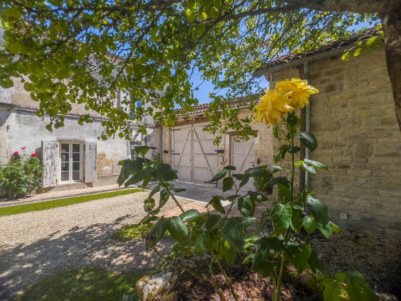 Maison à vendre, 305m², Douzat