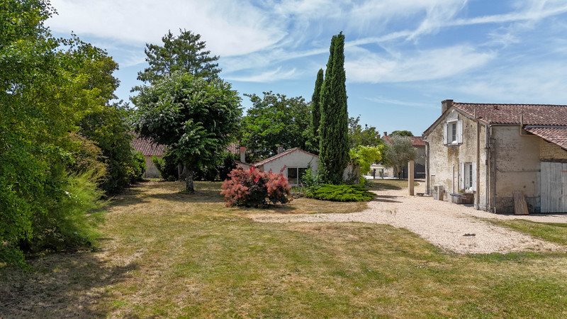 Maison à vendre, 238m², Louzignac