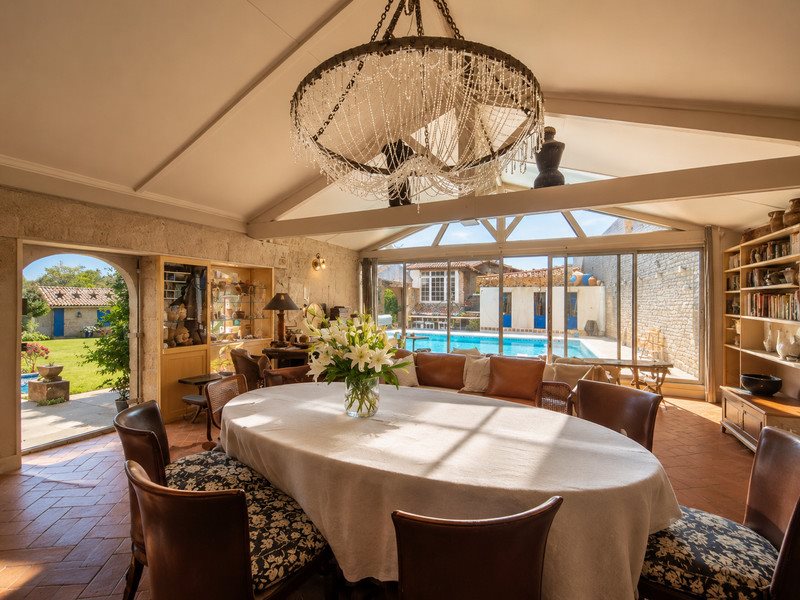 Maison à vendre, 379m², La Crèche