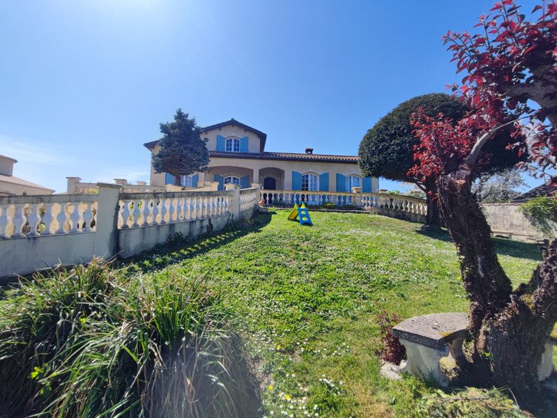 Maison à vendre, 198m², Roullet-Saint-Estèphe