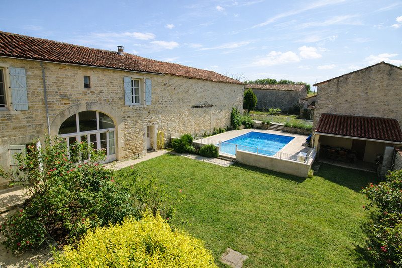 Maison à vendre, 392m², Charmé
