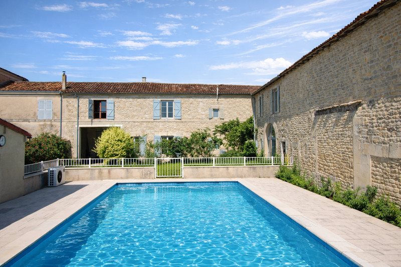 Maison à vendre, 392m², Charmé