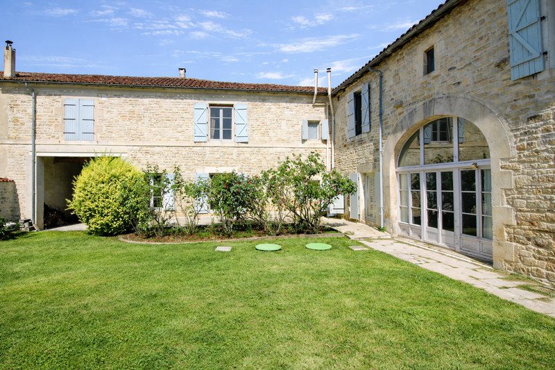Maison à vendre, 392m², Charmé