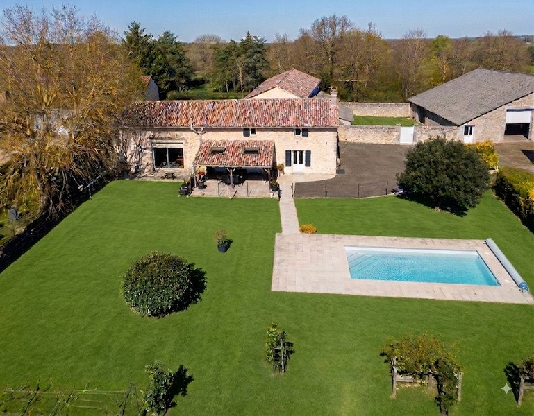 Maison à vendre, 236m², Valence-en-Poitou