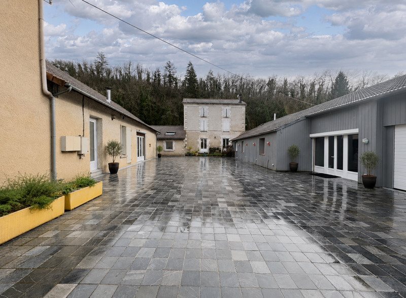 Maison à vendre, 598m², Nontron