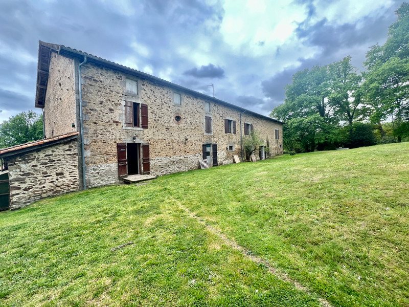 Maison à vendre, 744m², Les Salles-Lavauguyon