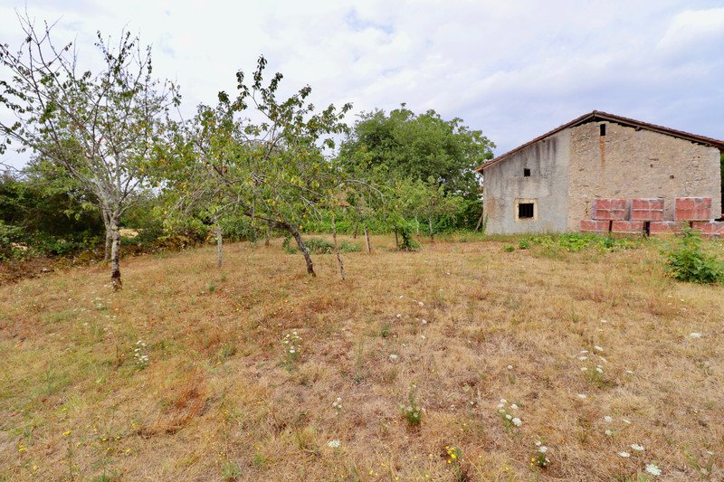 Maison à vendre, NaNm², Montbron