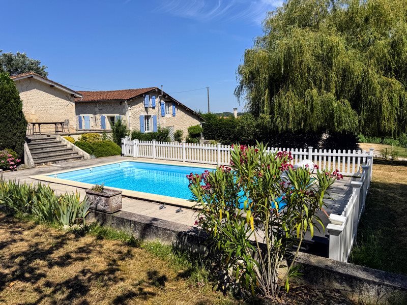 Maison à vendre, 225m², Montmoreau-Saint-Cybard