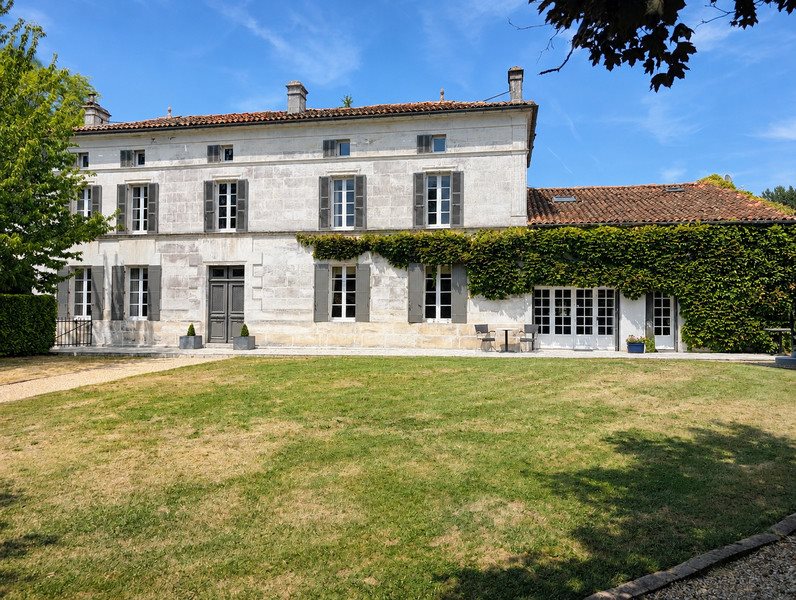 Maison à vendre, 475m², Criteuil-la-Magdeleine
