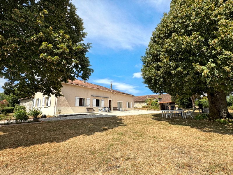 Maison à vendre, 137m², Saint-Quentin-de-Chalais