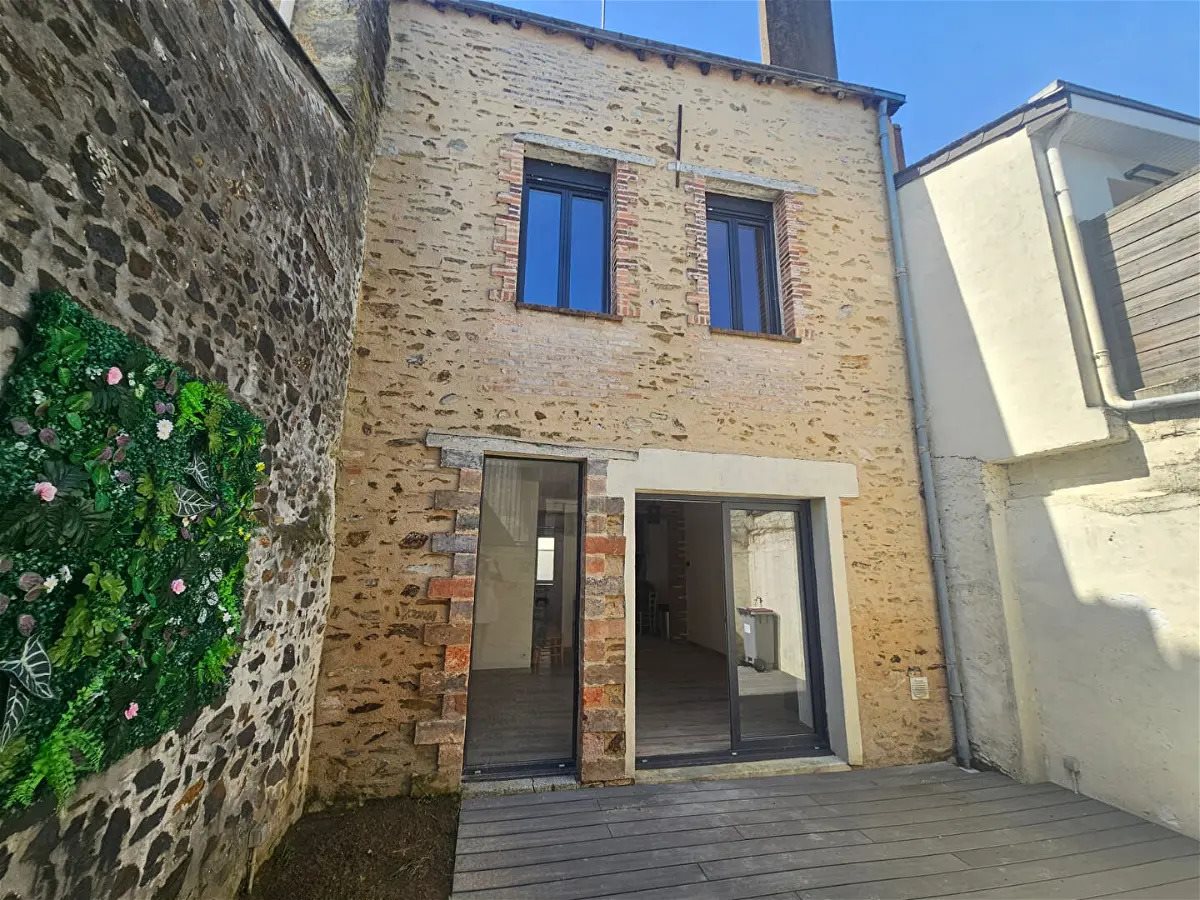 Maison à vendre, 108m², Quelaines-Saint-Gault