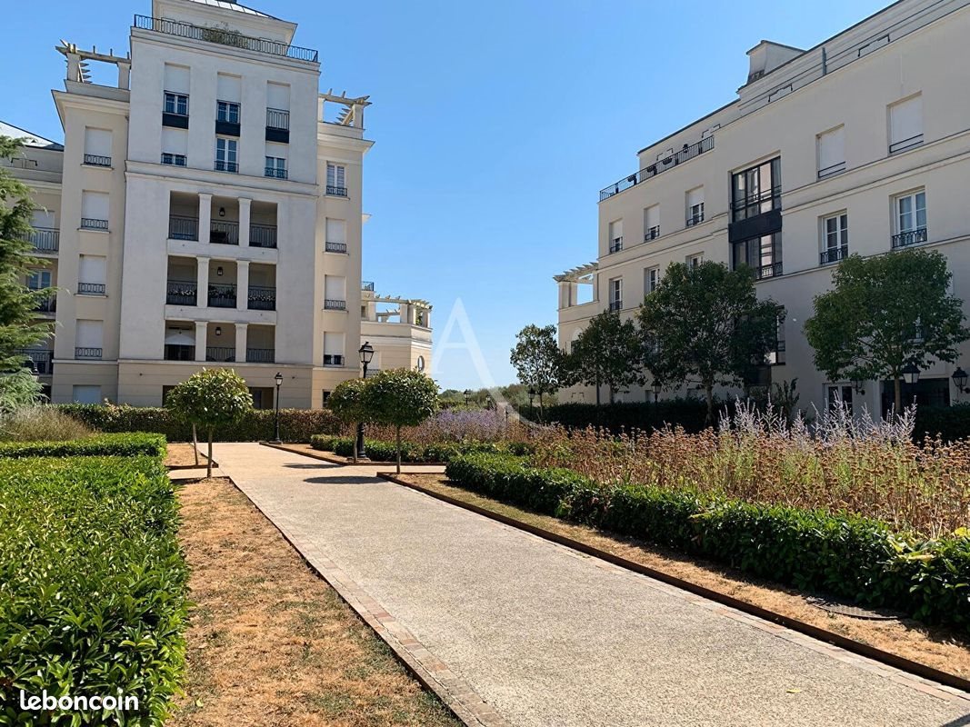 Appartement à louer, 81m², Serris