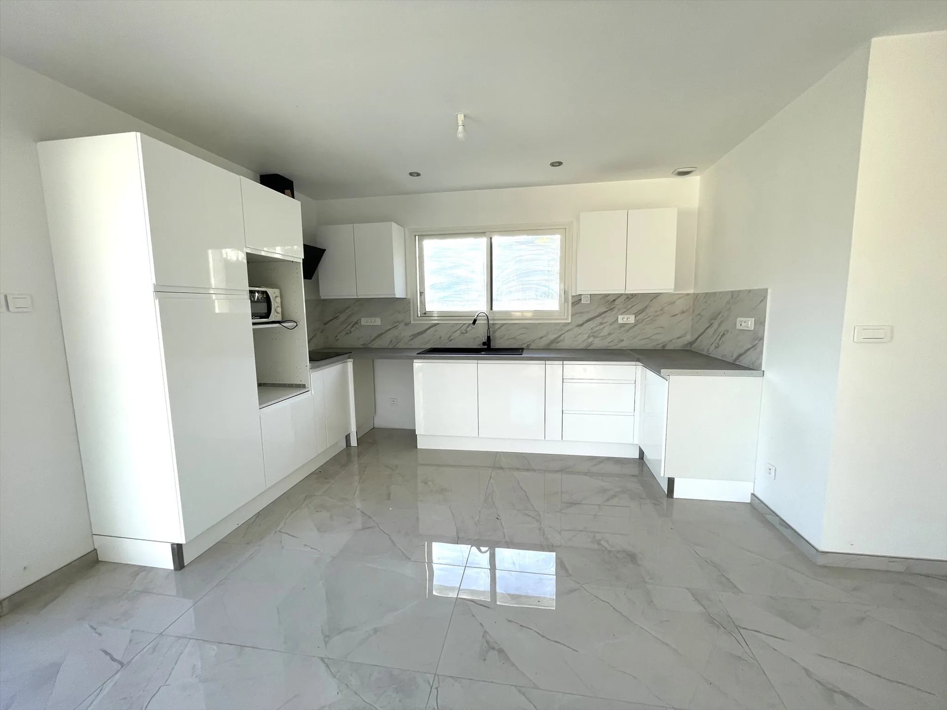 Maison à louer, 94m², Beausemblant