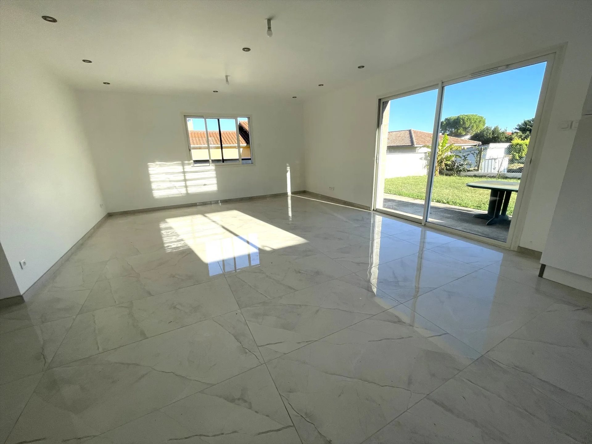 Maison à louer, 94m², Beausemblant