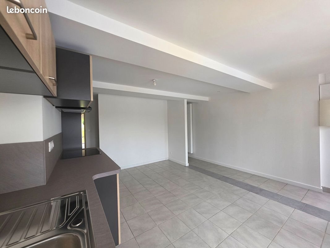 Maison à louer, 90m², Boulzicourt