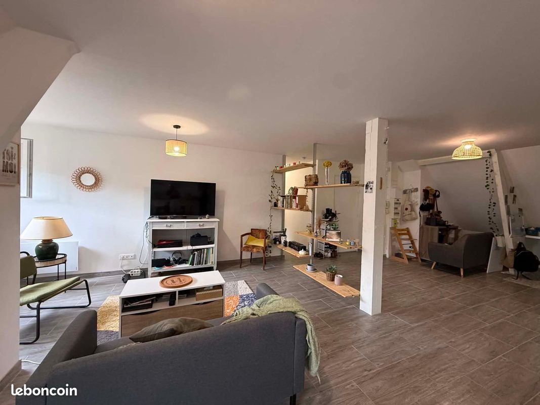 Appartement à louer, 90m², Sedan