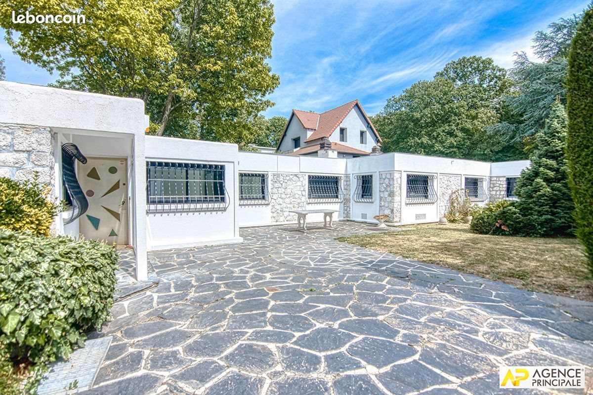 Maison à louer, 191m², La Celle-Saint-Cloud