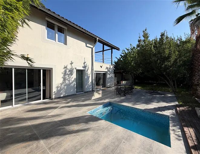 Appartement à louer, 140m², Daux