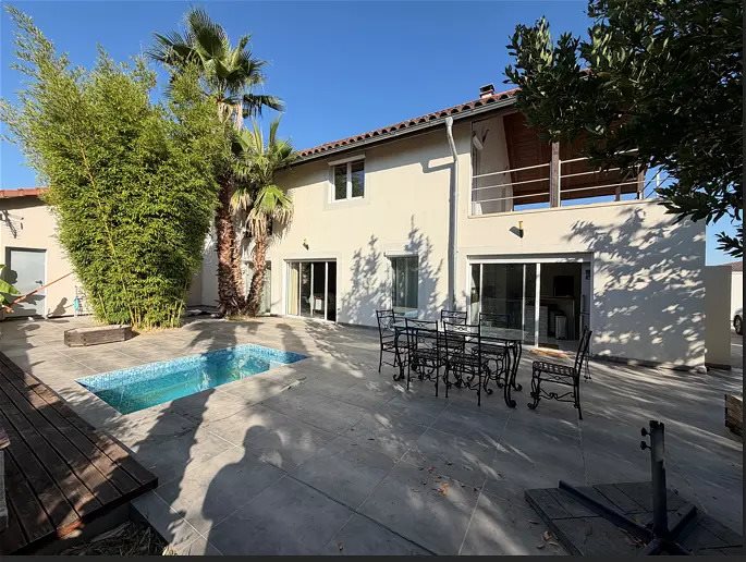 Appartement à louer, 140m², Daux