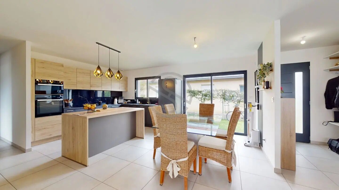 Maison à vendre, 131m², Lapeyrouse-Mornay