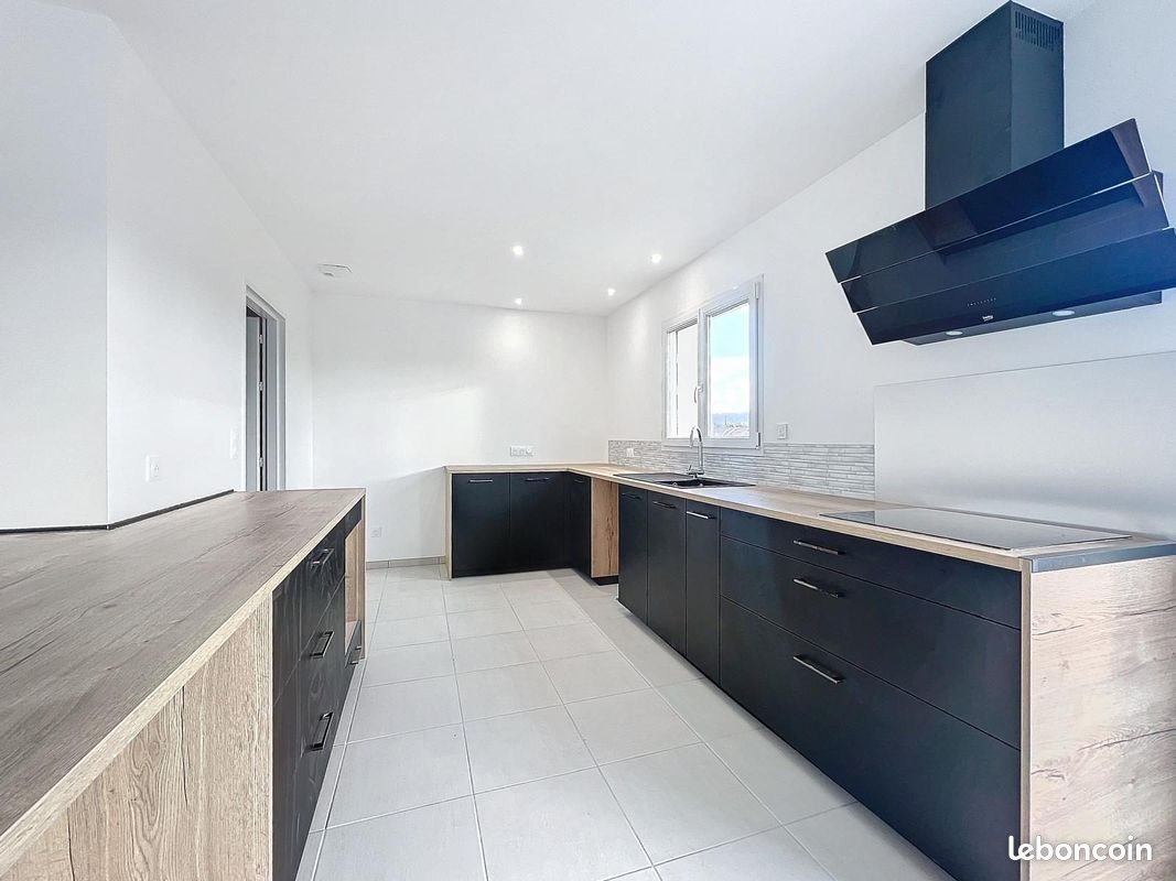 Maison à louer, 95m², Briatexte