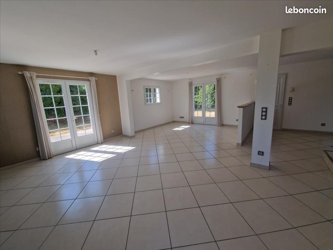 Maison à louer, 141m², Manzat