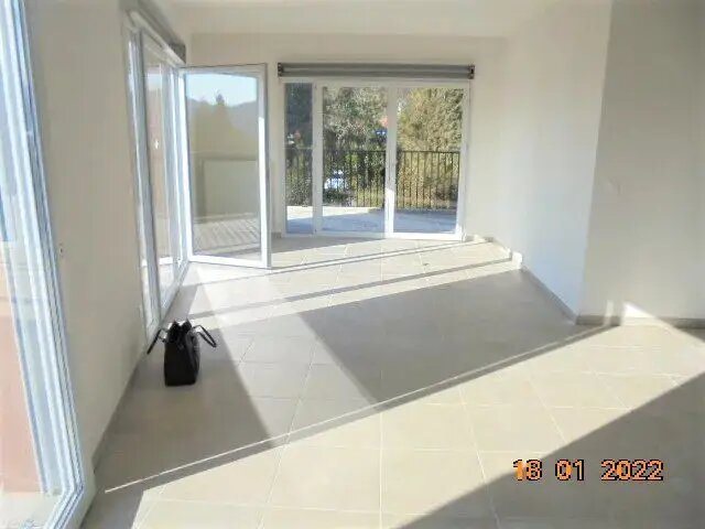 Appartement à louer, 64m², Carros