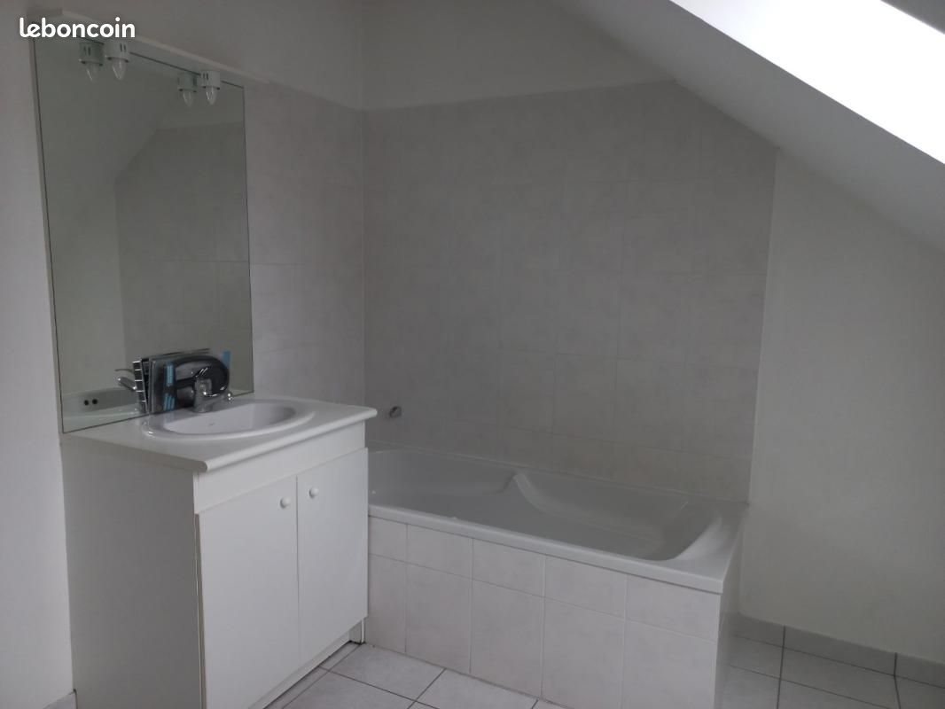 Maison à louer, 100m², Saint-Denis-de-l'Hôtel