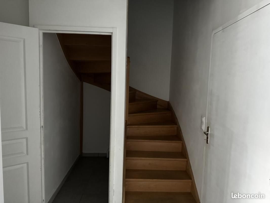 Maison à louer, 99m², Saint-Denis-de-l'Hôtel