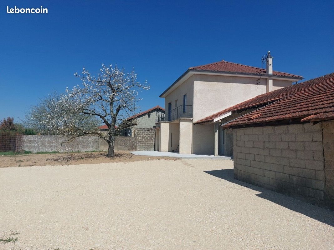 Maison à louer, 135m², Feillens