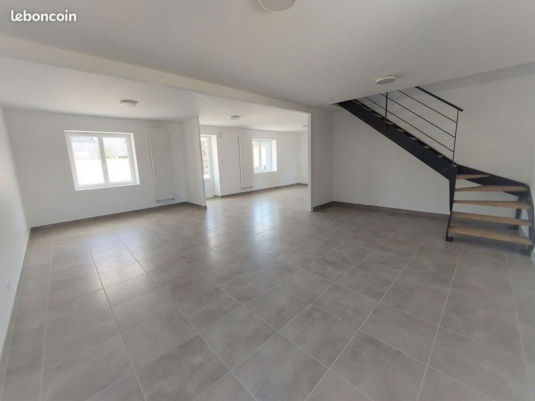 Maison à louer, 135m², Feillens