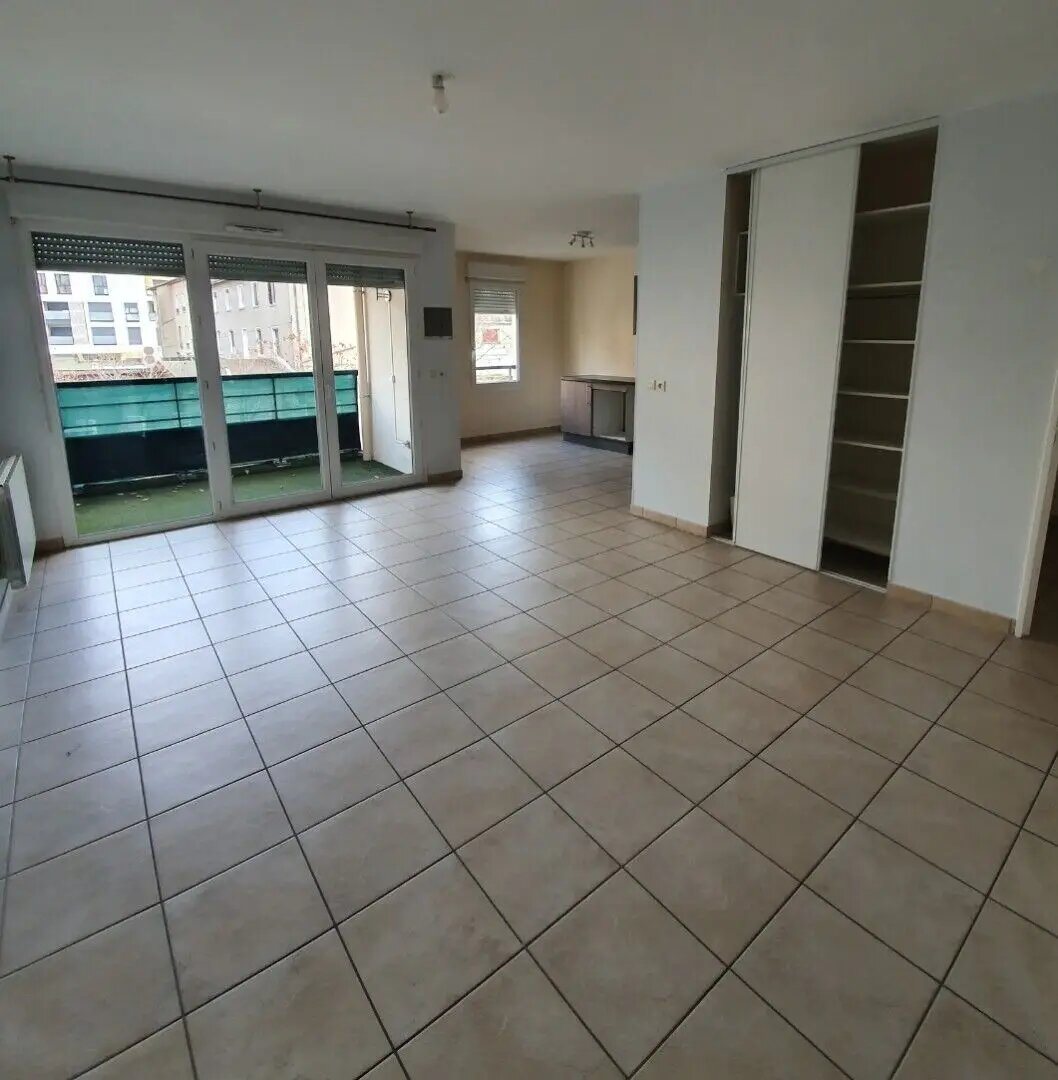 Appartement à louer, 69m², Meyzieu