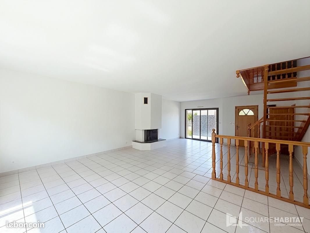 Maison à louer, 135m², Montfort-sur-Meu