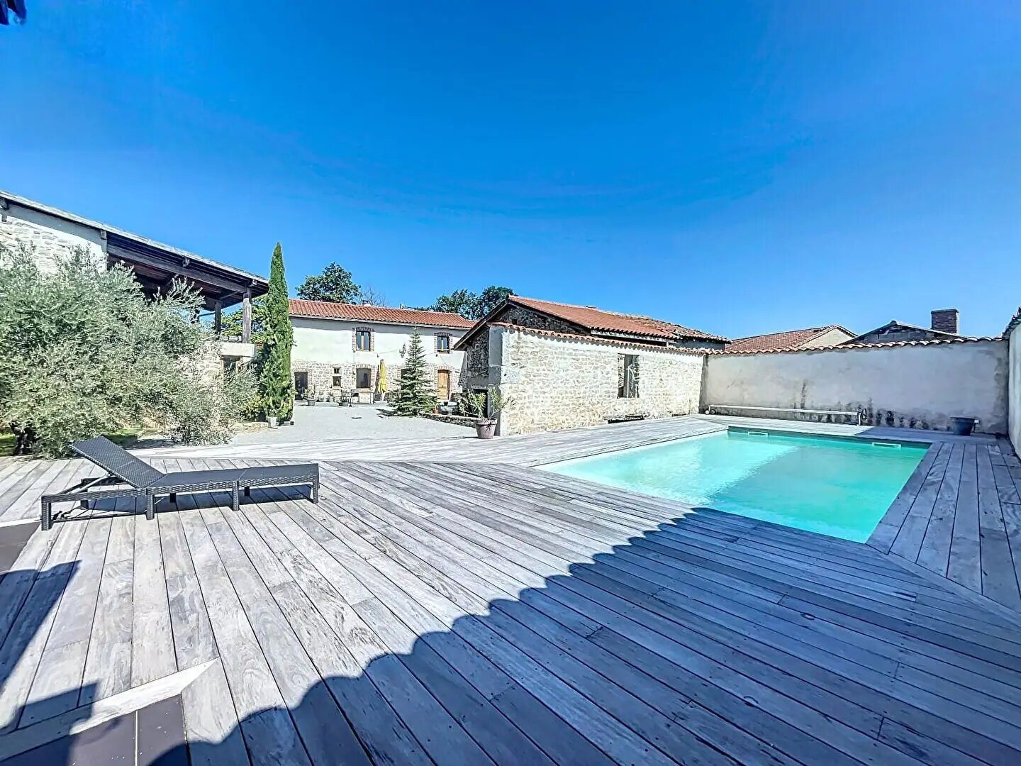 Maison à vendre, 242m², Lézigneux