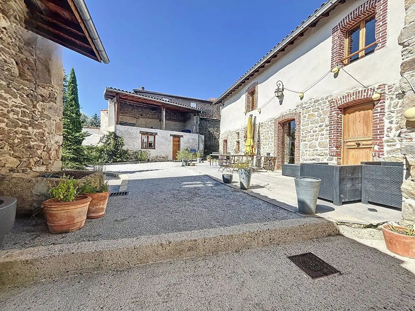 Maison à vendre, 242m², Lézigneux