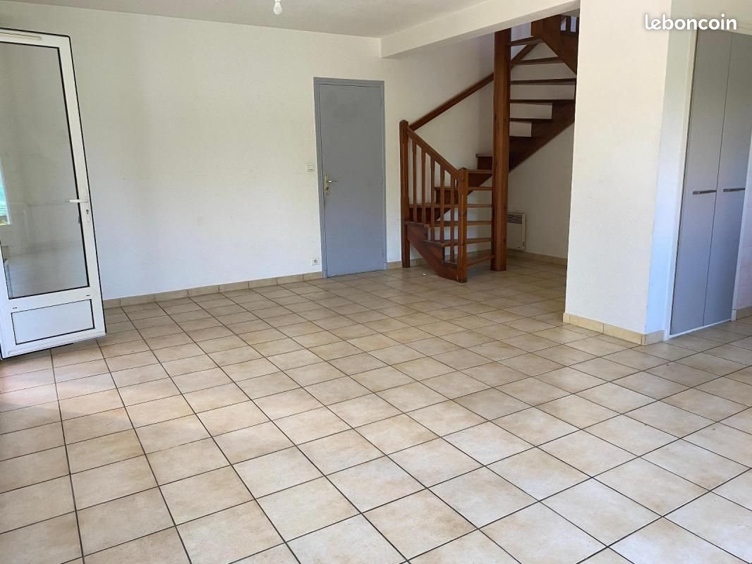 Maison à louer, 76m², Ruoms