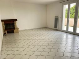 Appartement à louer, 67m², Meyras