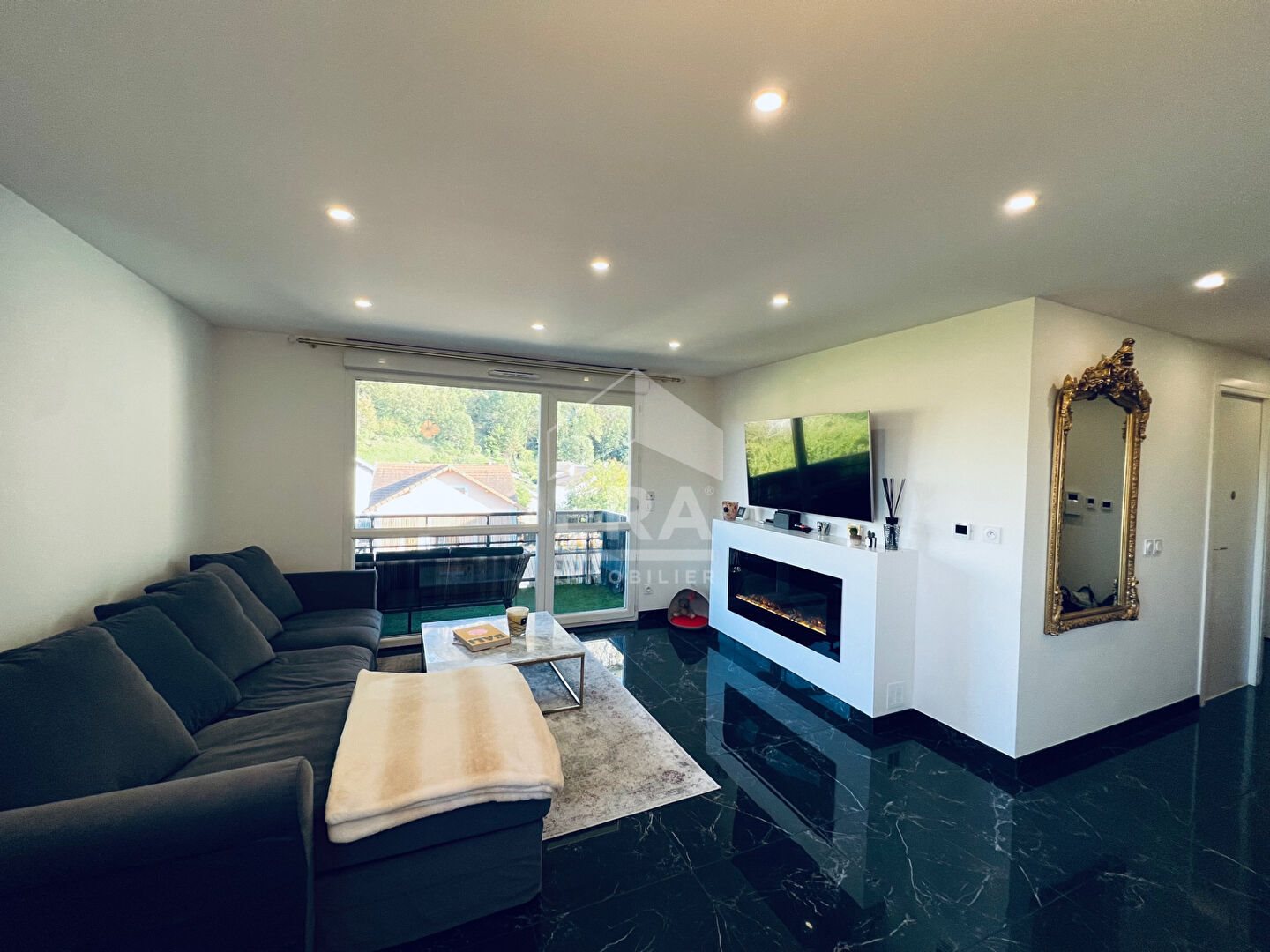 Appartement à louer, 69m², Etrembières