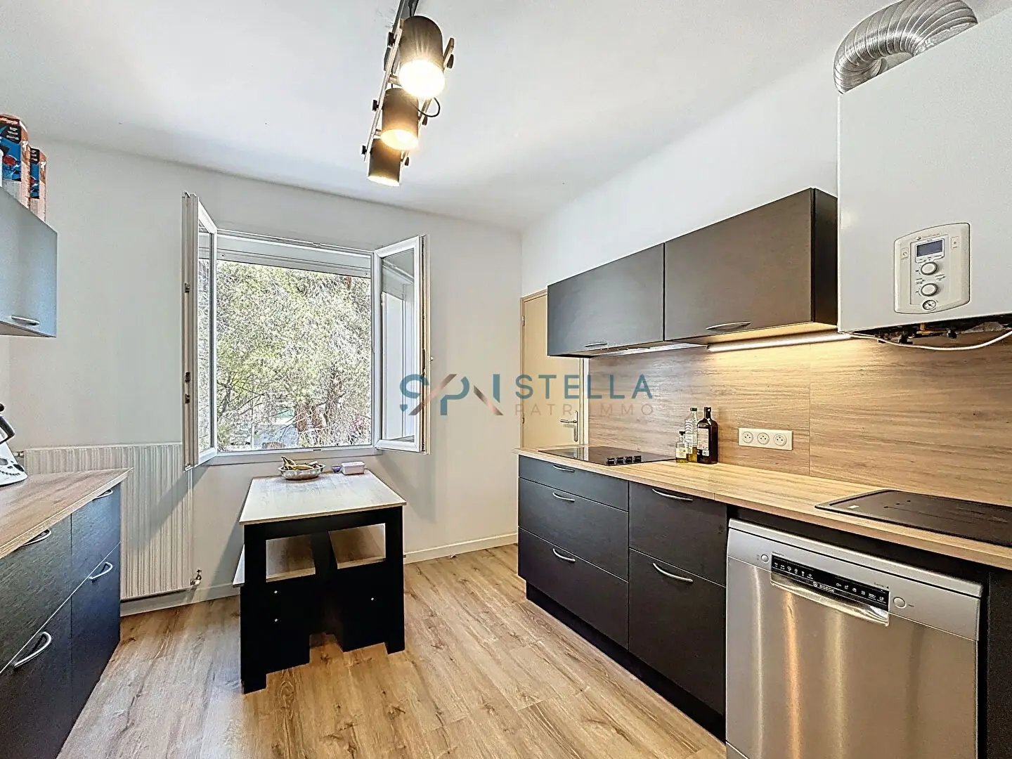 Appartement à louer, 81m², Ajaccio