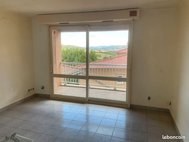 Appartement à louer, 70m², Létra