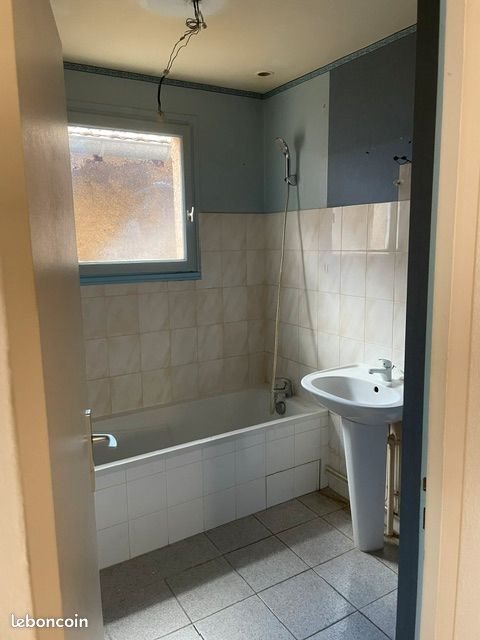 Appartement à louer, 70m², Létra