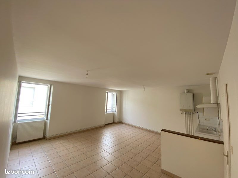 Appartement à louer, 70m², Aigre