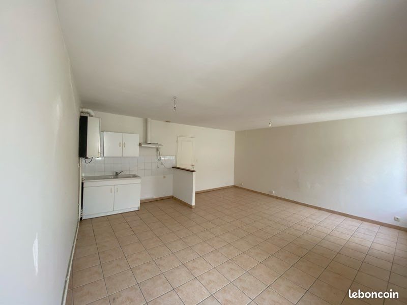 Appartement à louer, 70m², Aigre